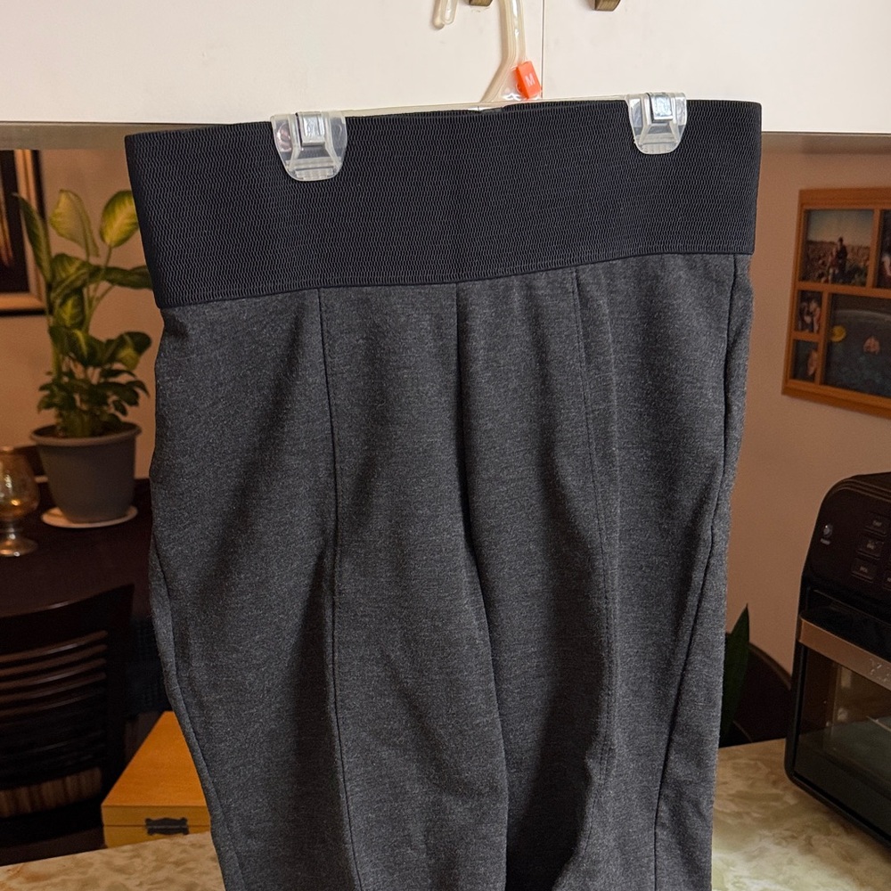 Peter Nygard Black and Gray Slims Leggings